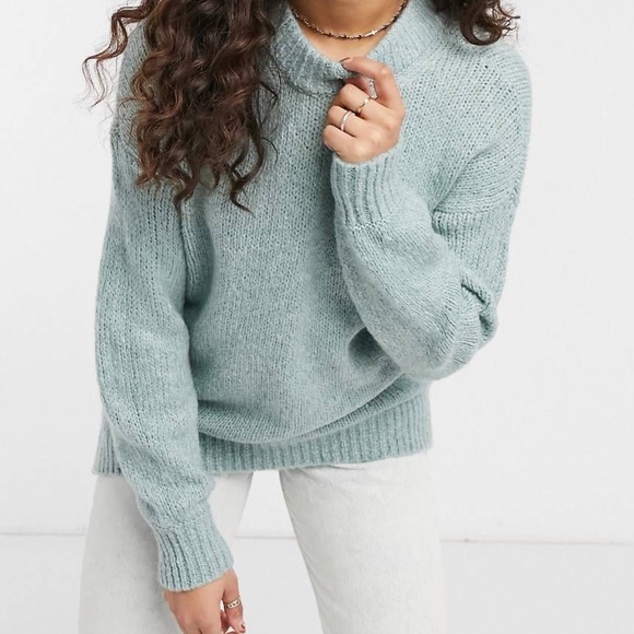 ABERCROMBIE CREW NECK SWEATER - Picture 1 of 8